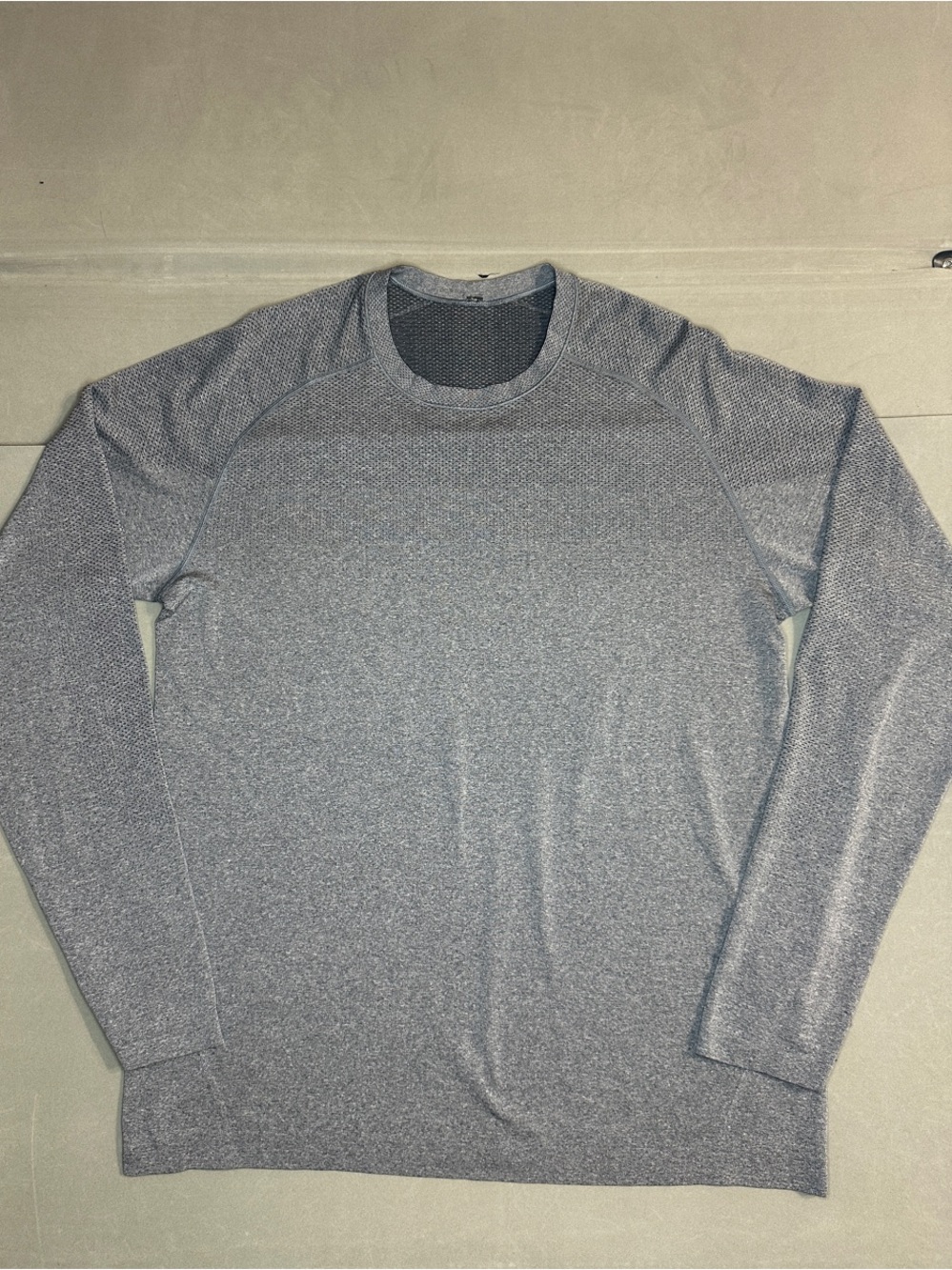 Lululemon Swiftly Tech Men's Gray Long-Sleeve Crewneck Performance Shirt - L